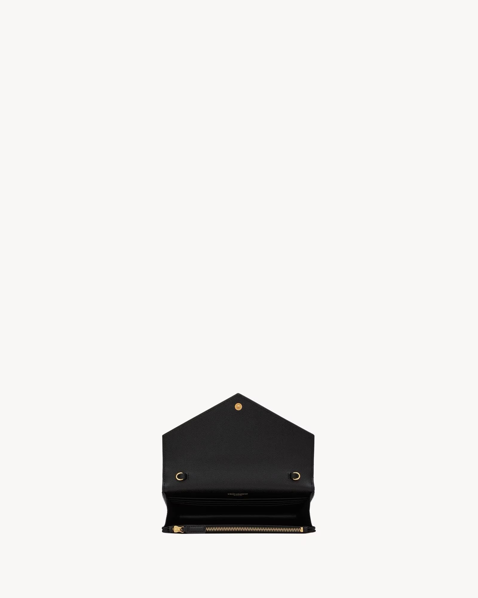 Pochette Envelope con Catena Cassandre Classica in Pelle Grain De Poudre